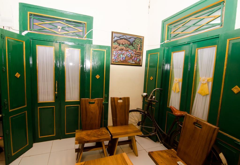 Pendopo Andari Homestay Джокьякарта Экстерьер фото